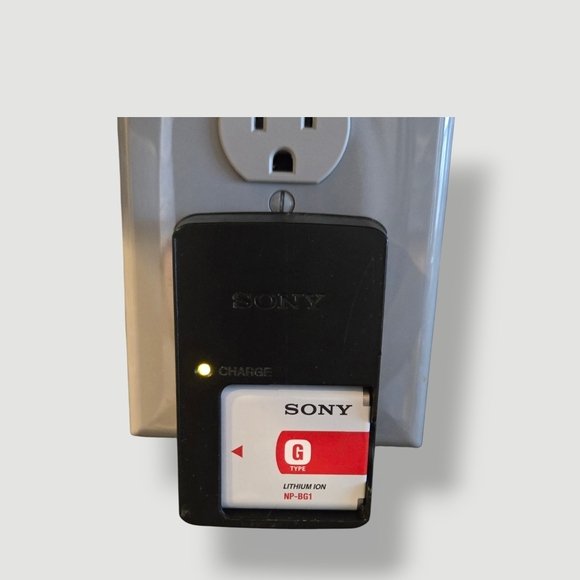 Sony Cyber-shot Blue Digital Camera Bundle - Picture 12 of 16